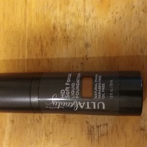 Soft focus liquid foundation
